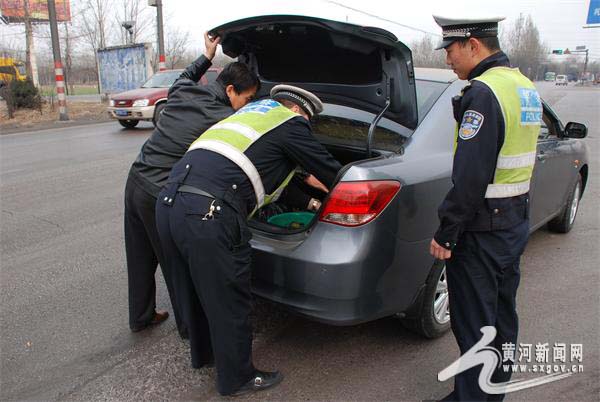 长治交警加强路面管控,严查超员违法1_看图王 拷贝.jpg
