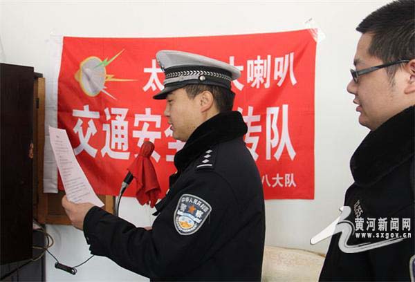“太行山大喇叭”交通安全宣传队在农村宣传交通安全_看图王 拷贝.jpg